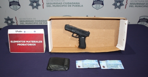 Detuvo policía municipal de Puebla a dos asaltantes de transeúntes y transporte público