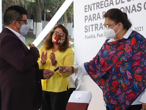 Entrega presidenta del SEDIF 19 unidades adaptadas para personas con discapacidad