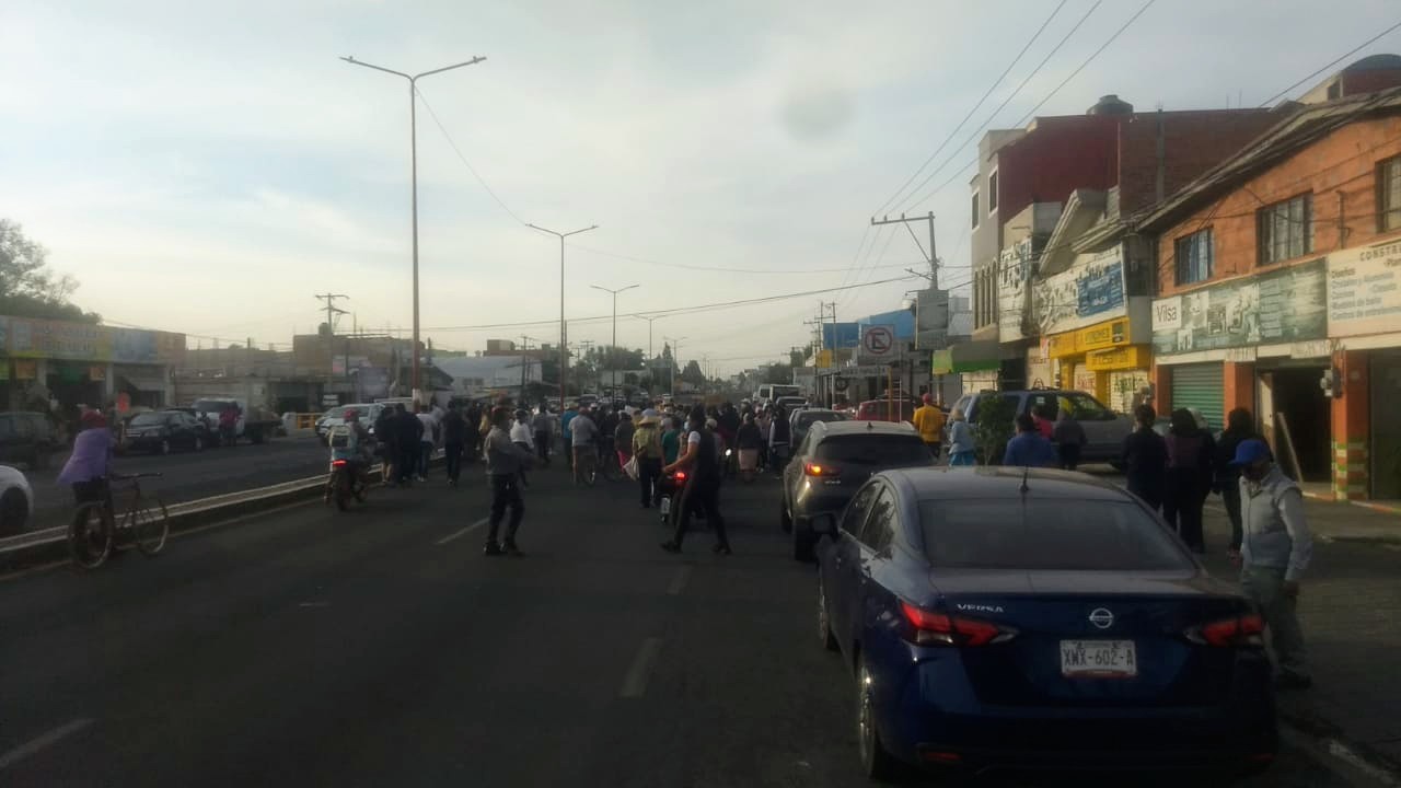 Se desata el caos en la Puebla-Tlaxcala: pobladores cierran accesos
