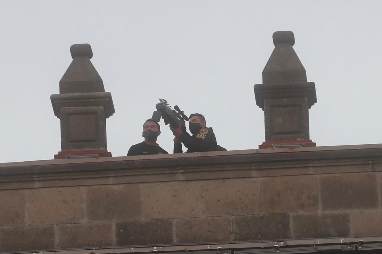 Polémica por supuestos francotiradores en la azotea de Palacio Nacional
