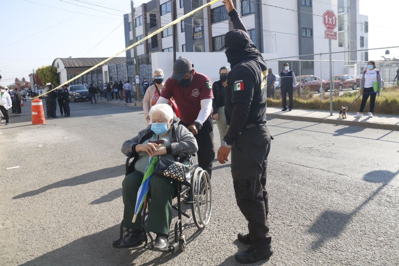 Dan positivo a Covid, adultos mayores que ya recibieron la vacuna