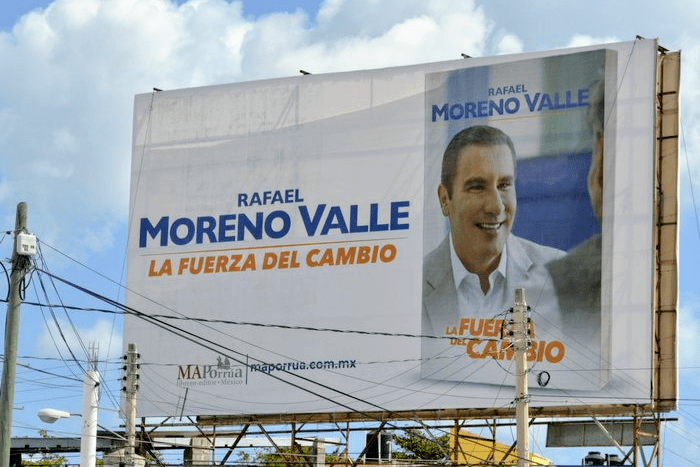 Anuncios espectaculares, armas para el control político