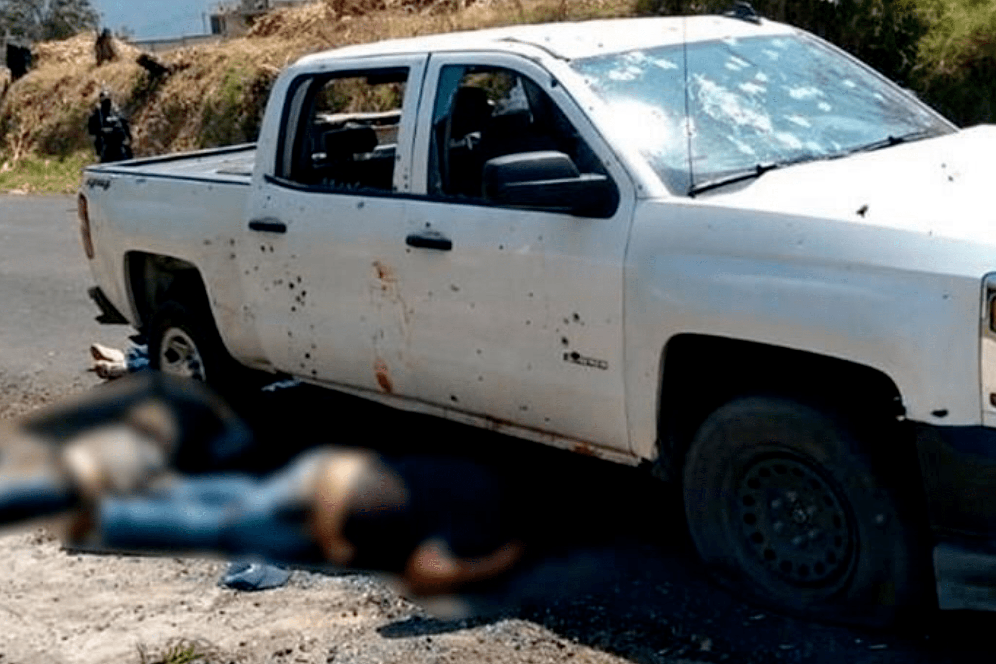 Comando armado embosca a 13 policías en Edomex
