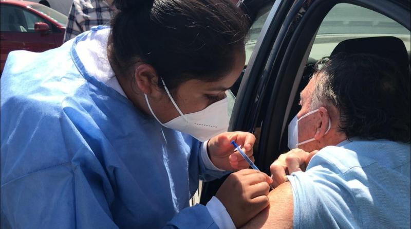 Vacunan con primera dosis a adultos mayores de municipios conurbado