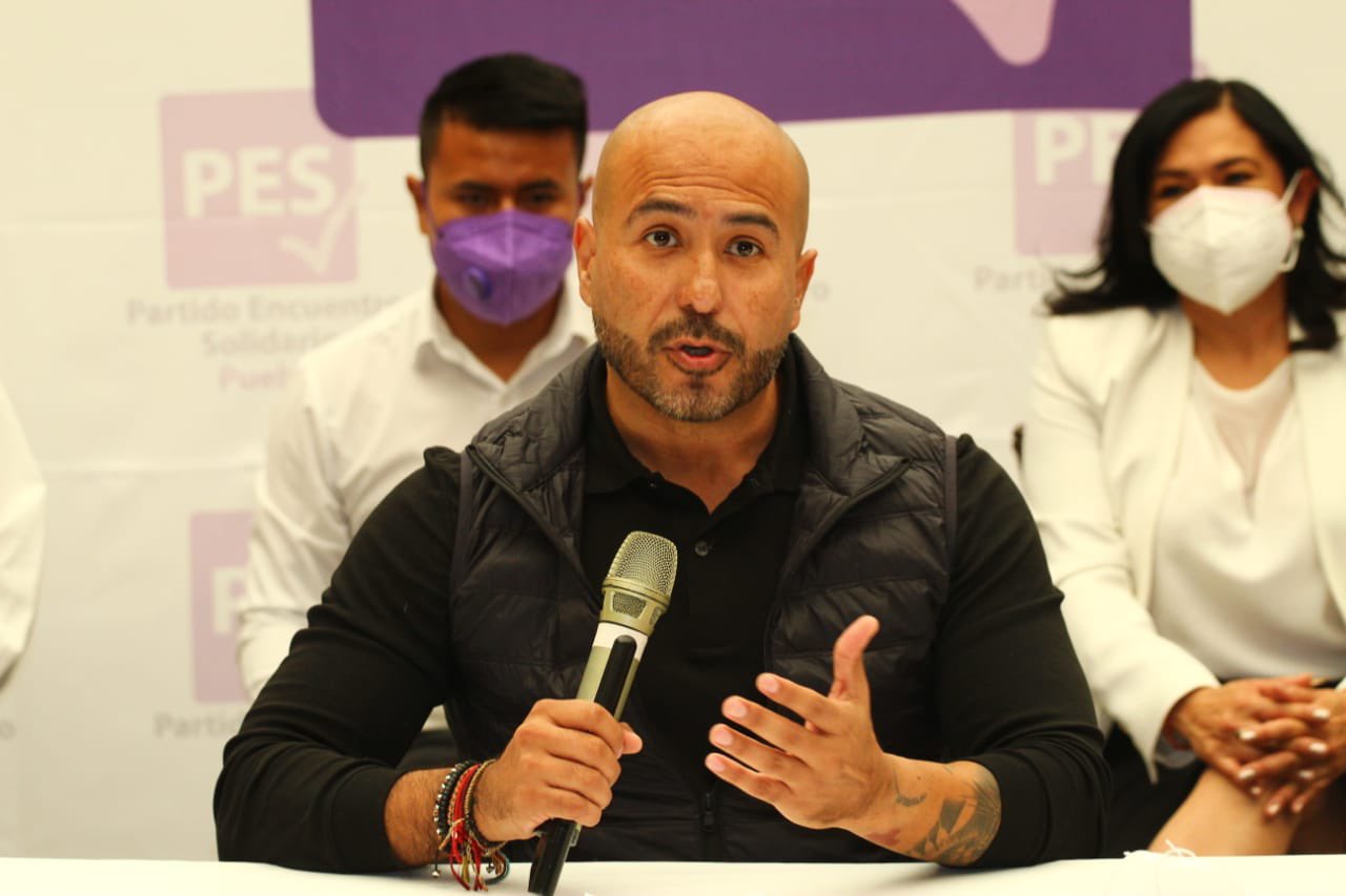 Bajan a Edurne Ochoa y lanzan a un médico como candidato del PES