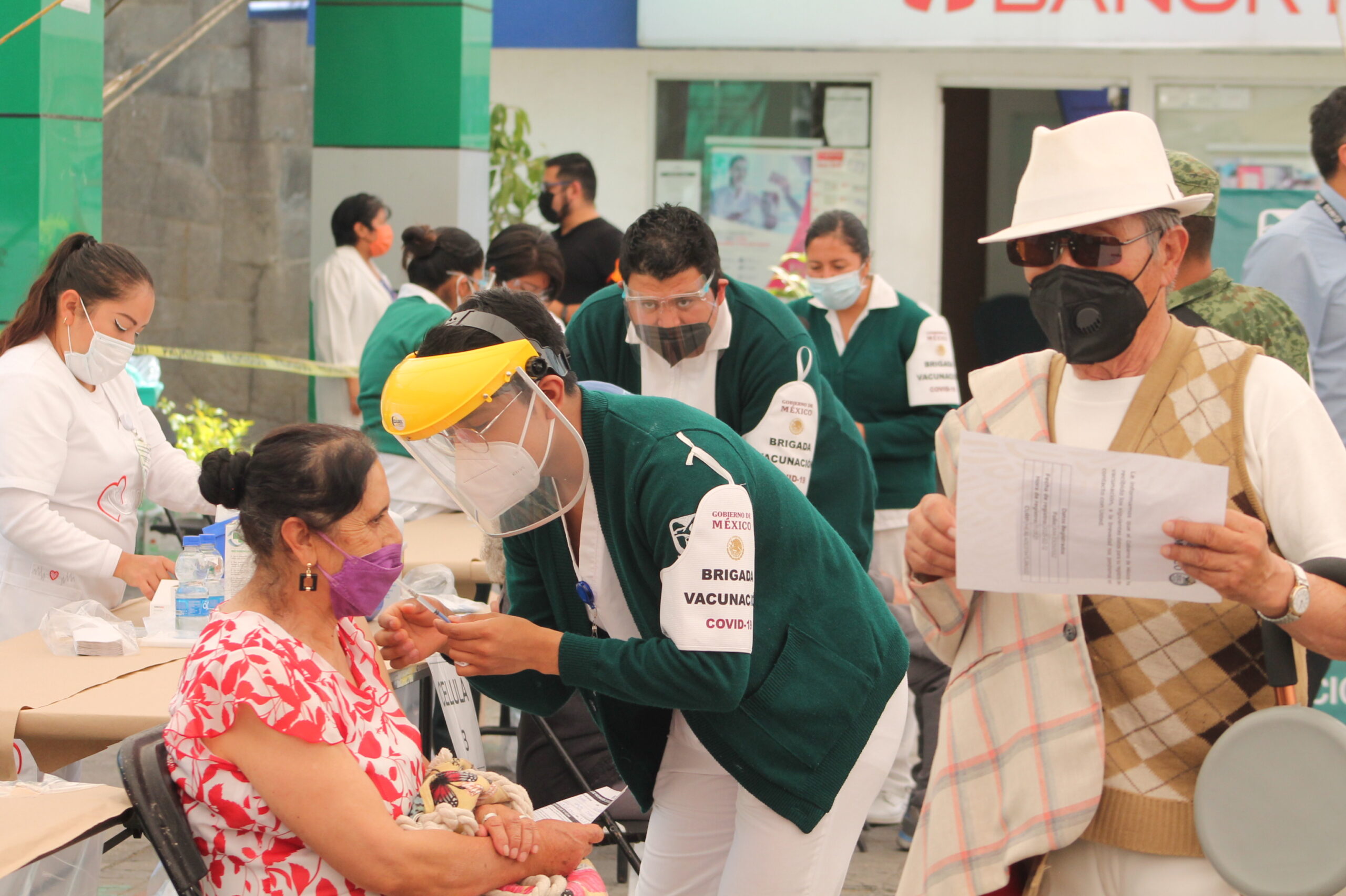 Vacunan a 7 mil 765 personas en Tlaxcala