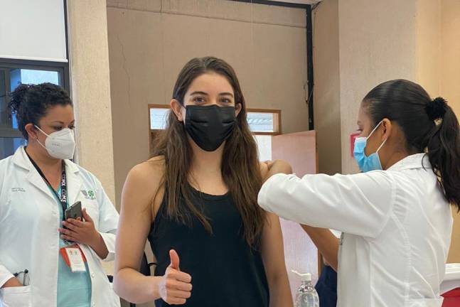 Vacunan a atletas mexicanos que participarán en Tokio 2020