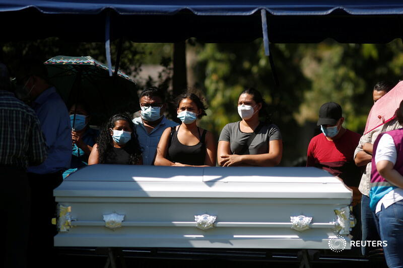 Sepultan en El Salvador los restos de Victoria, asesinada por policías de Tulum