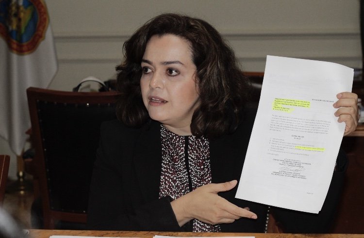 Renuncia Liza Aceves a la candidatura por la diputación federal