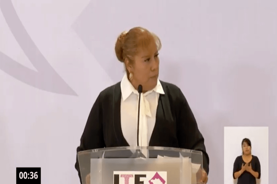Candidata propone regalar toallas femeninas