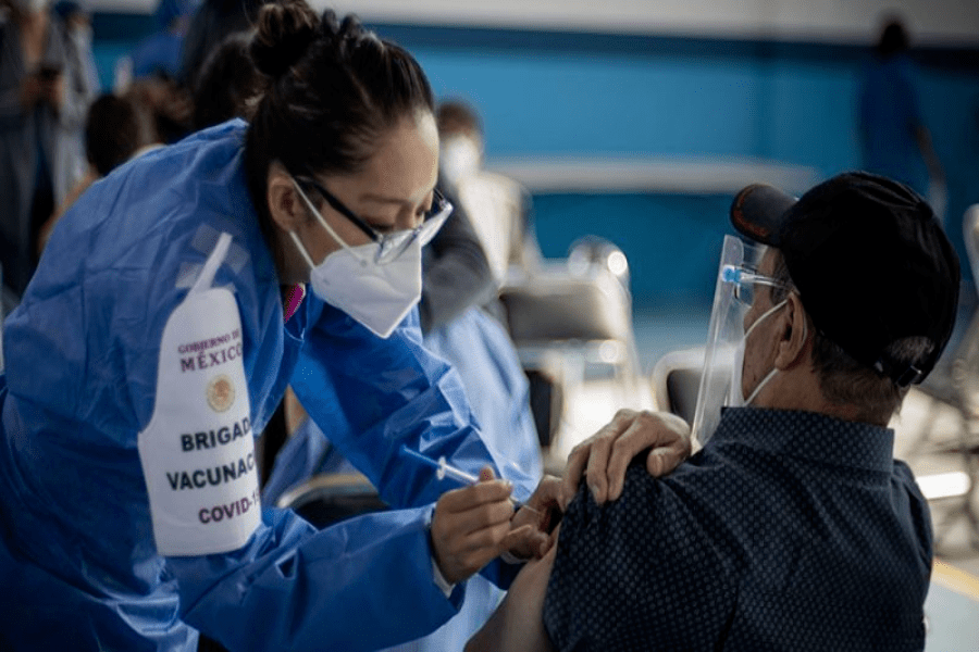 Abuelitos en Puebla capital recibirán segunda dosis en mayo
