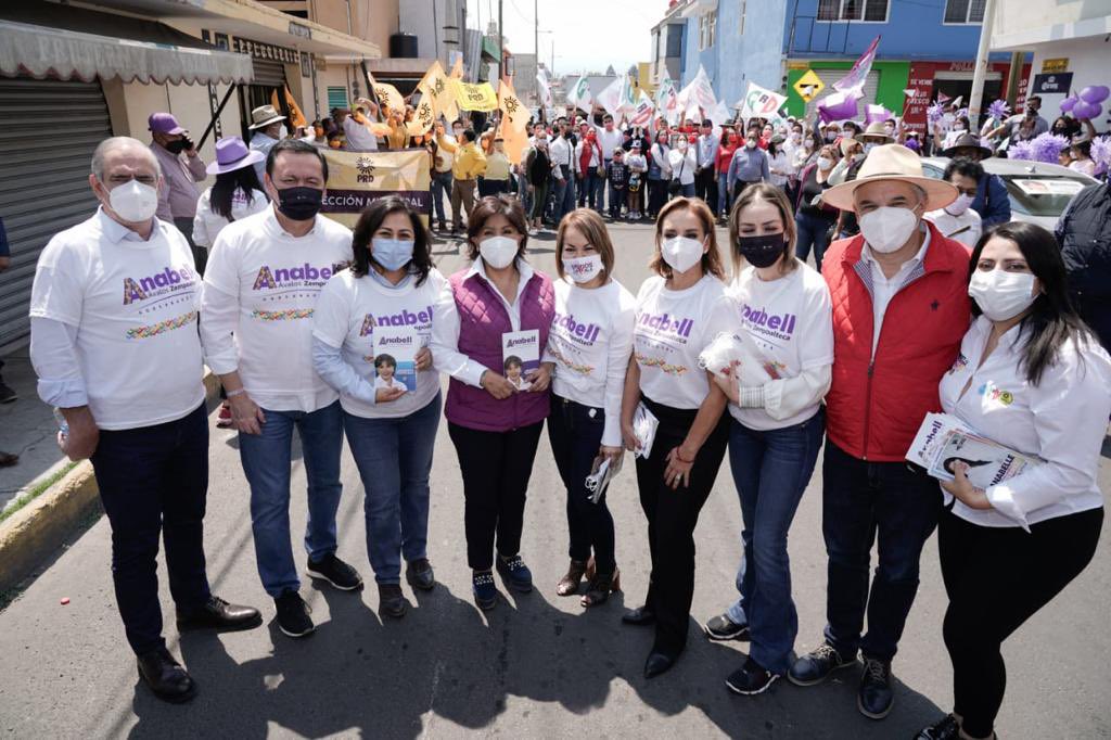 Senadores cierran filas con Anabell Ávalos: tocan puertas en Amaxac