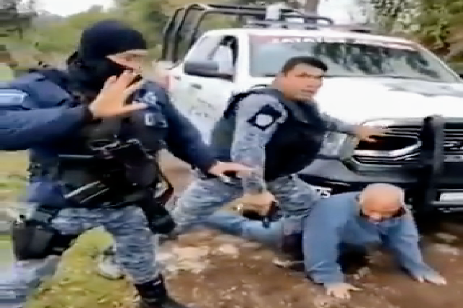 Policías en Huauchinango agreden y someten a un abuelito