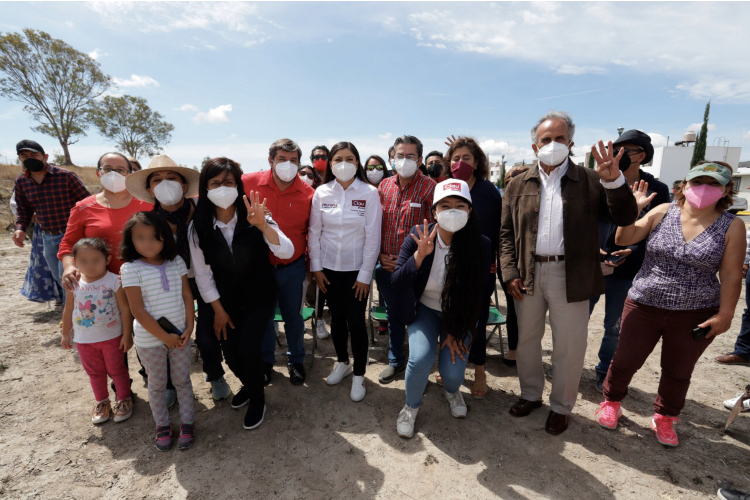 Políticas públicas a favor de los jóvenes, desarrollo profesional y empleos para egresados, plantea Rivera Vivanco