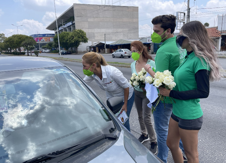 Sandra Ortiz acerca a los poblanos sus propuestas de campaña
