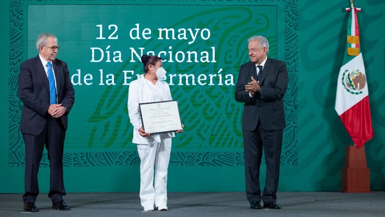 AMLO celebra nuevo Día de la Enfermera: “han sido heroínas”