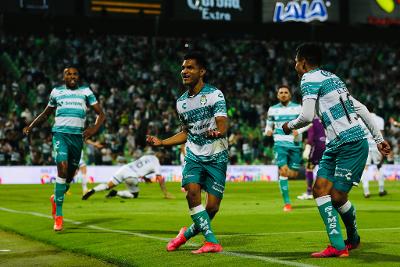 Club Santos consigue ventaja de la mano de Acevedo y Aguirre ante Puebla