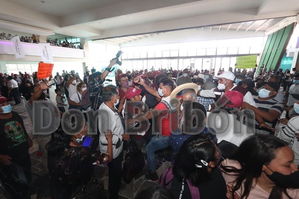 Se arma zafarrancho en visita de Mario Delgado a Puebla