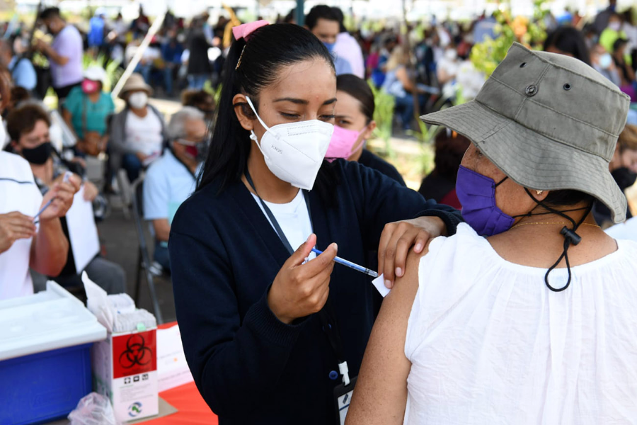 Vacunaron en Puebla a más de 123 mil docentes