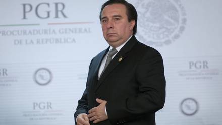 Tomás Zerón se salva de pisar la cárcel por tortura en caso Ayotzinapa