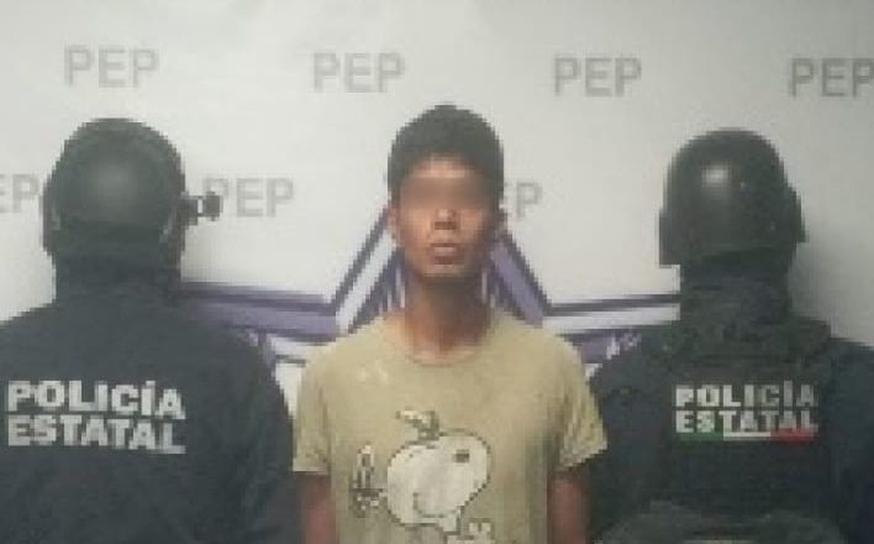 Lo detienen en Atlixco por llevar un portafolio con pornografía infantil y droga