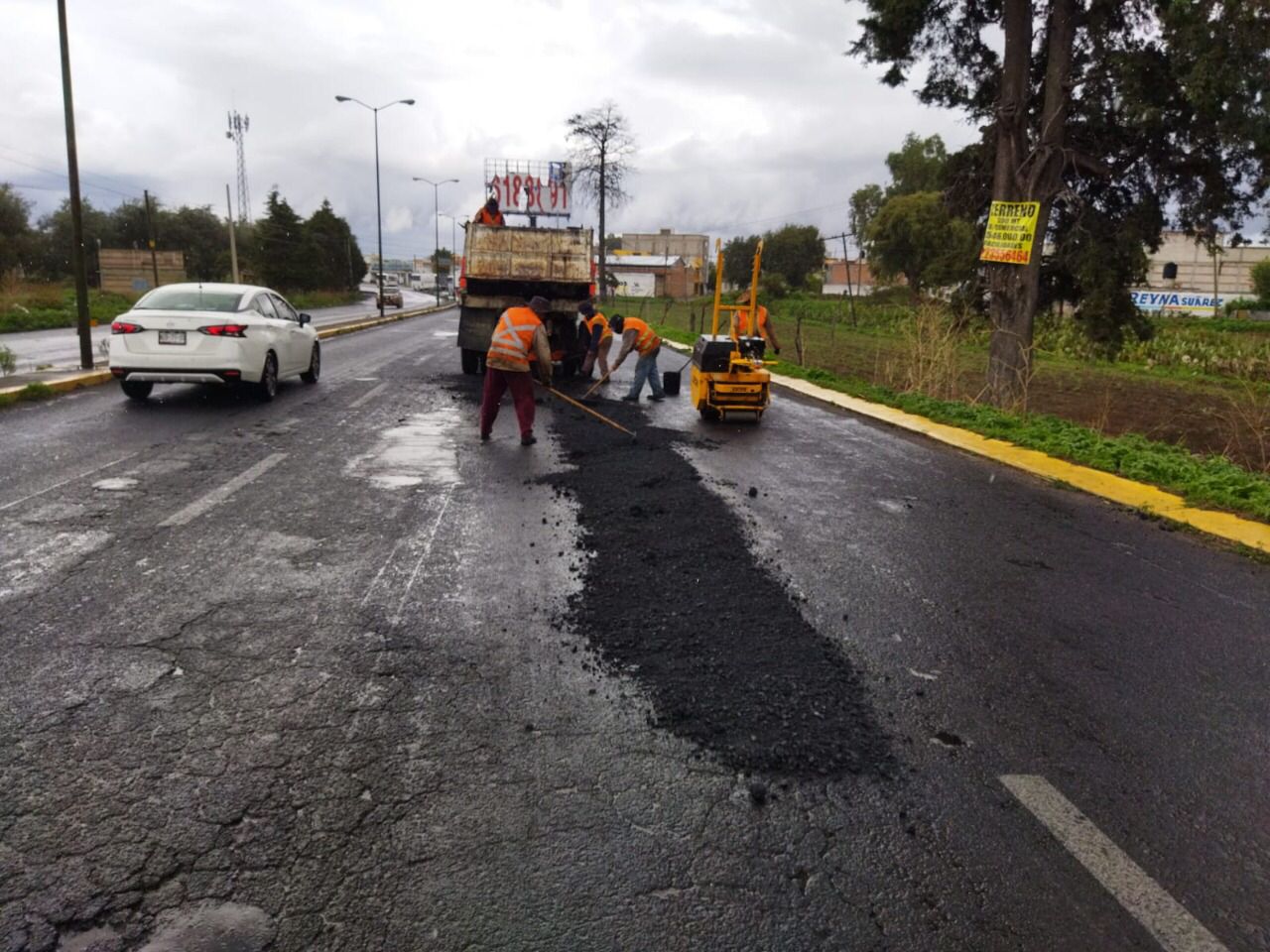 Intensifica Secretaría de Infraestructura programa de bacheo en carreteras estatales