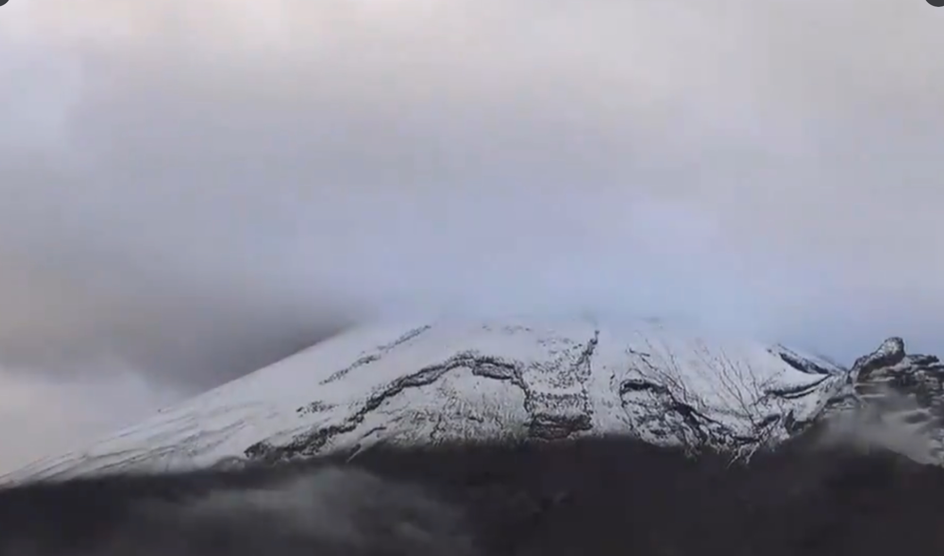 Popocatépetl presenta exhalaciones de vapor de agua y gases