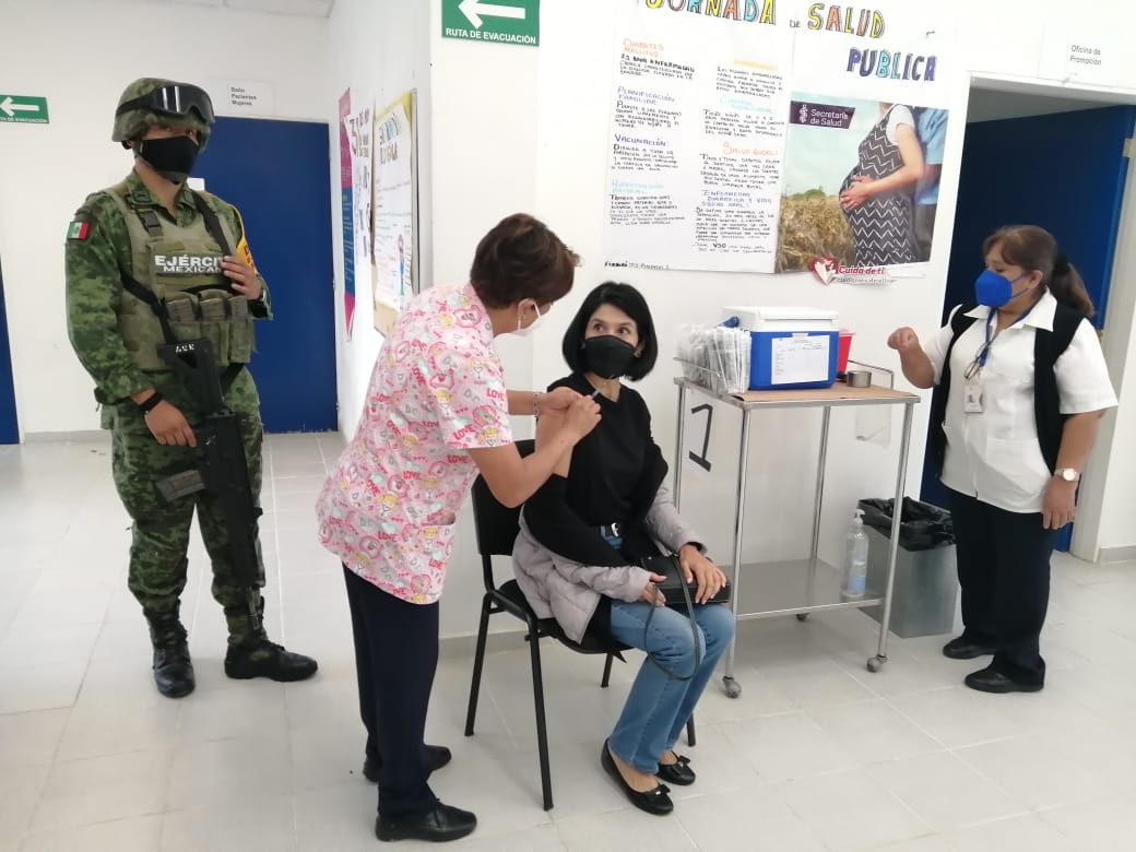 Pide Salud a capitalinos respetar logística de vacunación en municipios conurbados