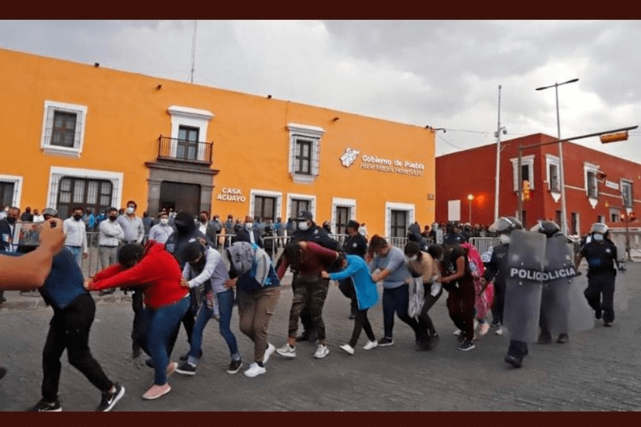 43 normalistas de varias instituciones fueron detenidos y liberados tras protesta en Casa Aguayo