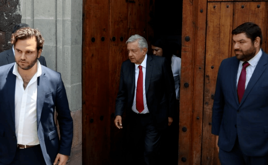 Se reúne AMLO con los hombres (y mujeres) más picudos de México
