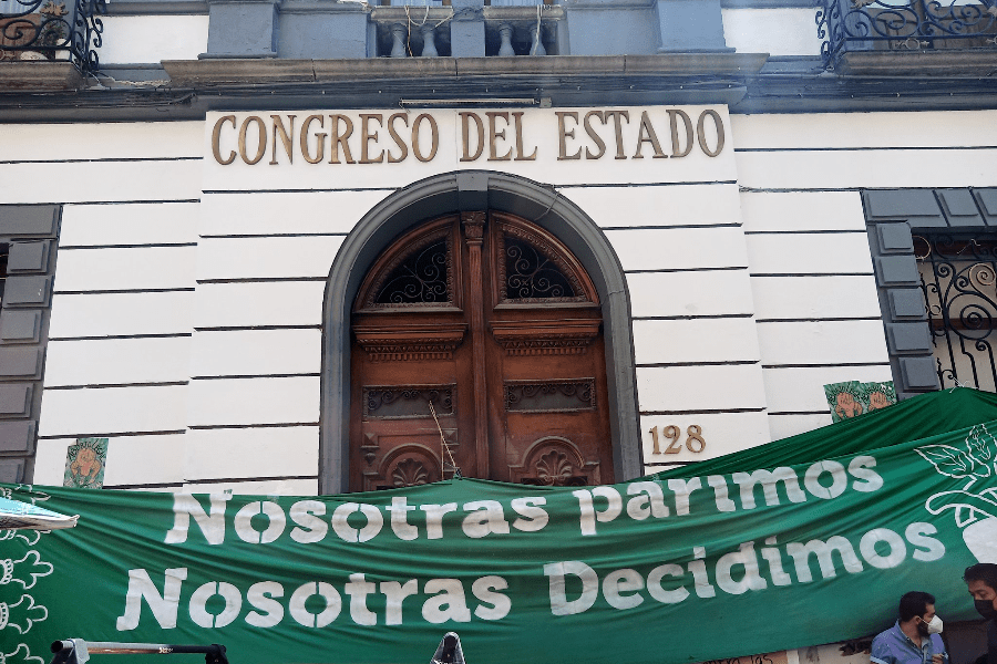 Diputadas proponen despenalizar el aborto antes de las 12 semanas de gestación (video)