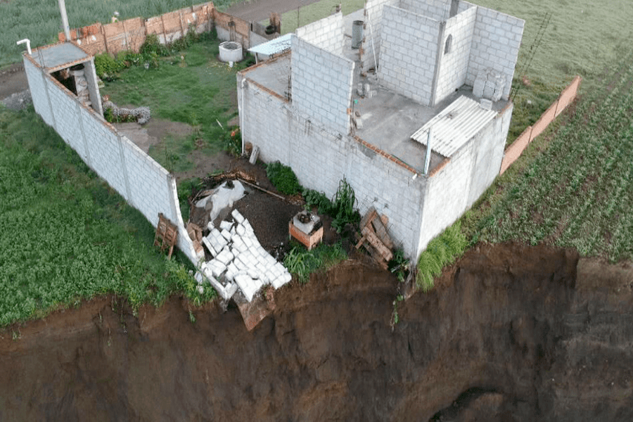 Gobierno construirá nueva casa para la familia damnificada por el socavón