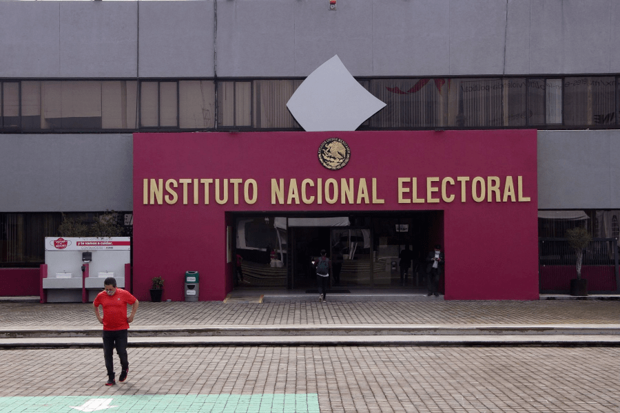 Ilegal declararse ganador antes del conteo de votos: INE