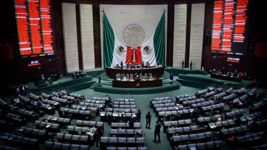 Morena va por la desaparición de todos los plurinominales