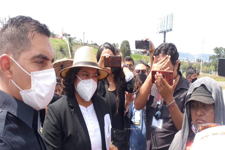Se le ponen al brinco a Karina Pérez Popoca (video)