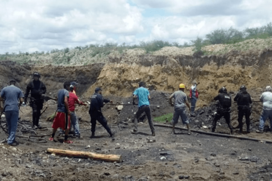 Colapsa mina en Coahuila; hay siete mineros atrapados