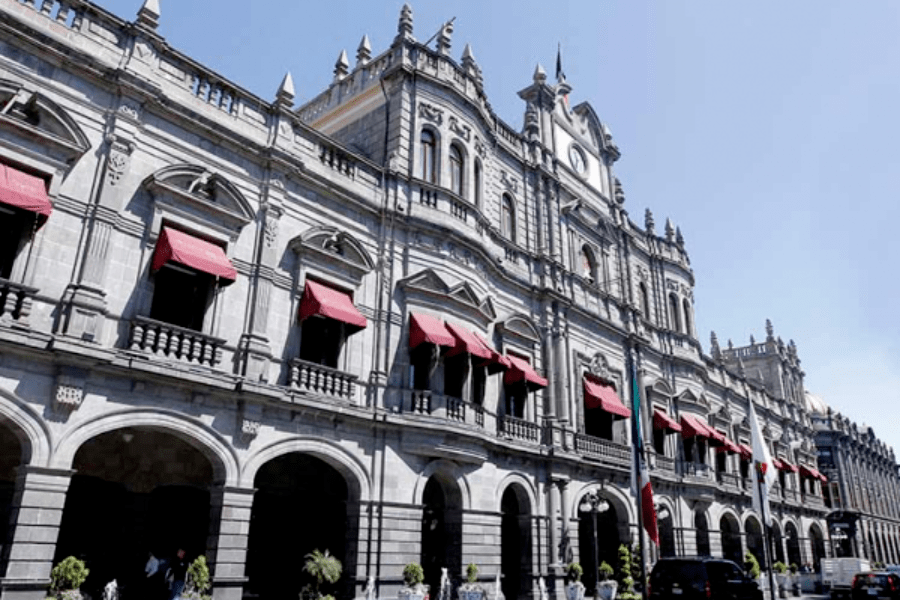 Funcionarios del Ayuntamiento de Puebla, contagiados de COVID-19; suman 44 muertes