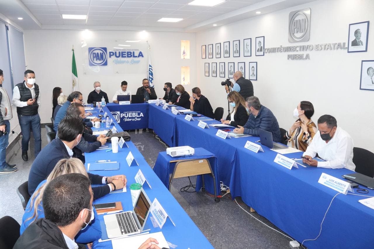 Diputados federales electos del PAN se reúnen en Puebla
