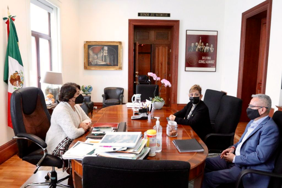 Regreso gradual a las aulas, acuerdan Lorena Cuéllar y titular de la SEP