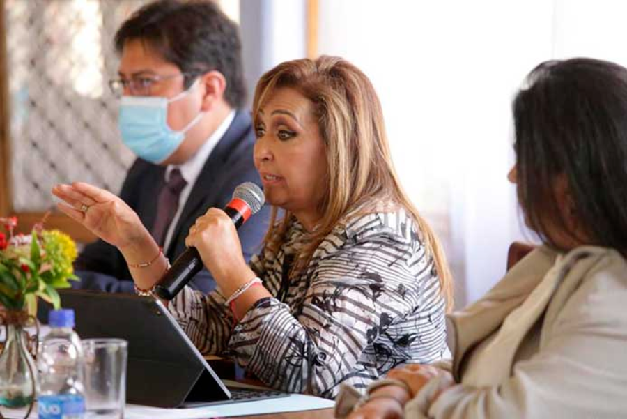 Se reúnen Lorena Cuéllar y notarios de Tlaxcala
