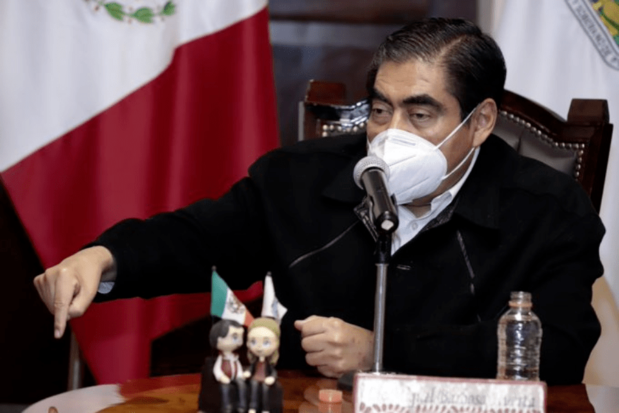 «Aquí no admitimos desmadres»: truena Barbosa contra empresarios por conflicto UDLAP (videos)