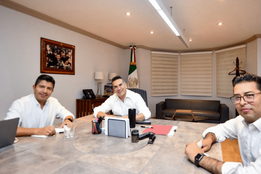 Eduardo Rivera Pérez teje acuerdos con legisladores de diversos partidos