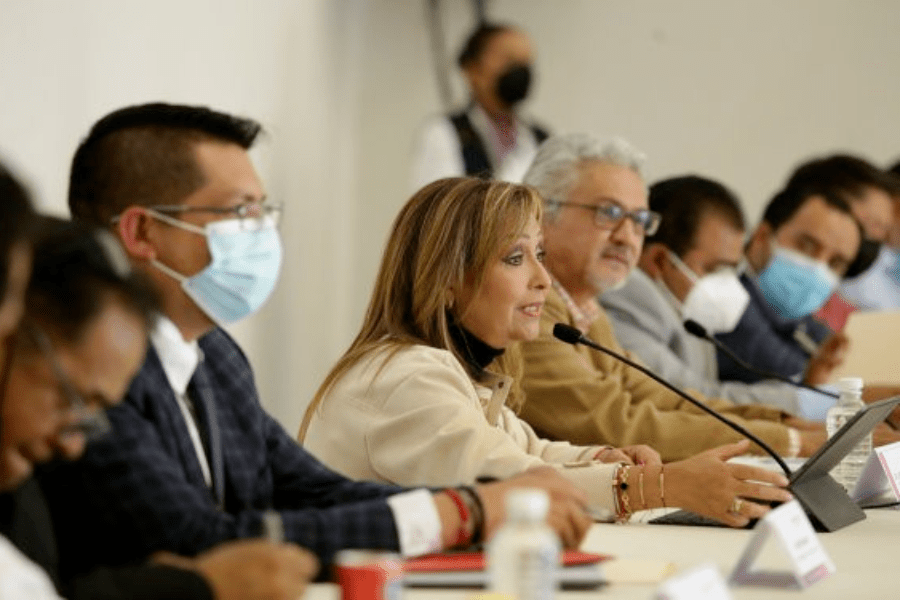 Se reúne Lorena Cuéllar con 46 alcaldes electos