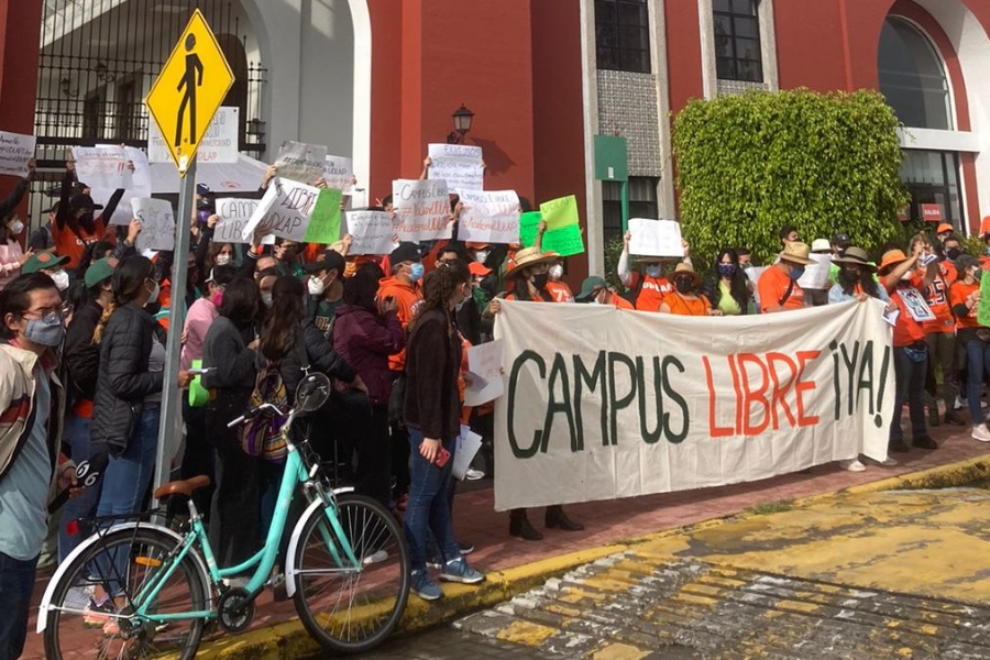 Estudiantes de la UDLAP marchan para exigir la «liberación» del campus
