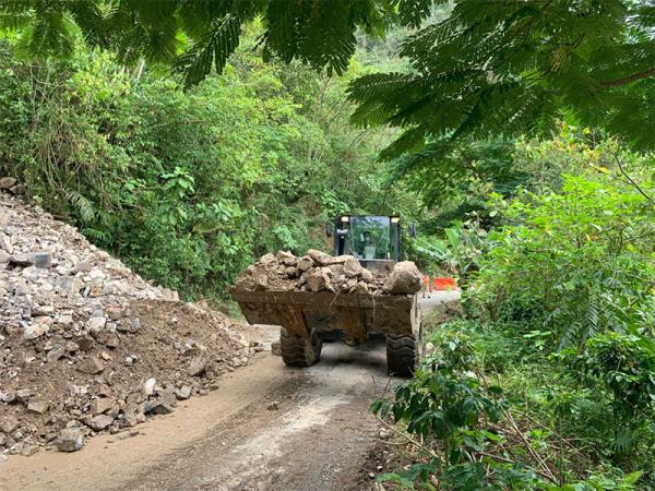 Continúa Gobierno del Estado apertura de carreteras dañadas por huracán “Grace”