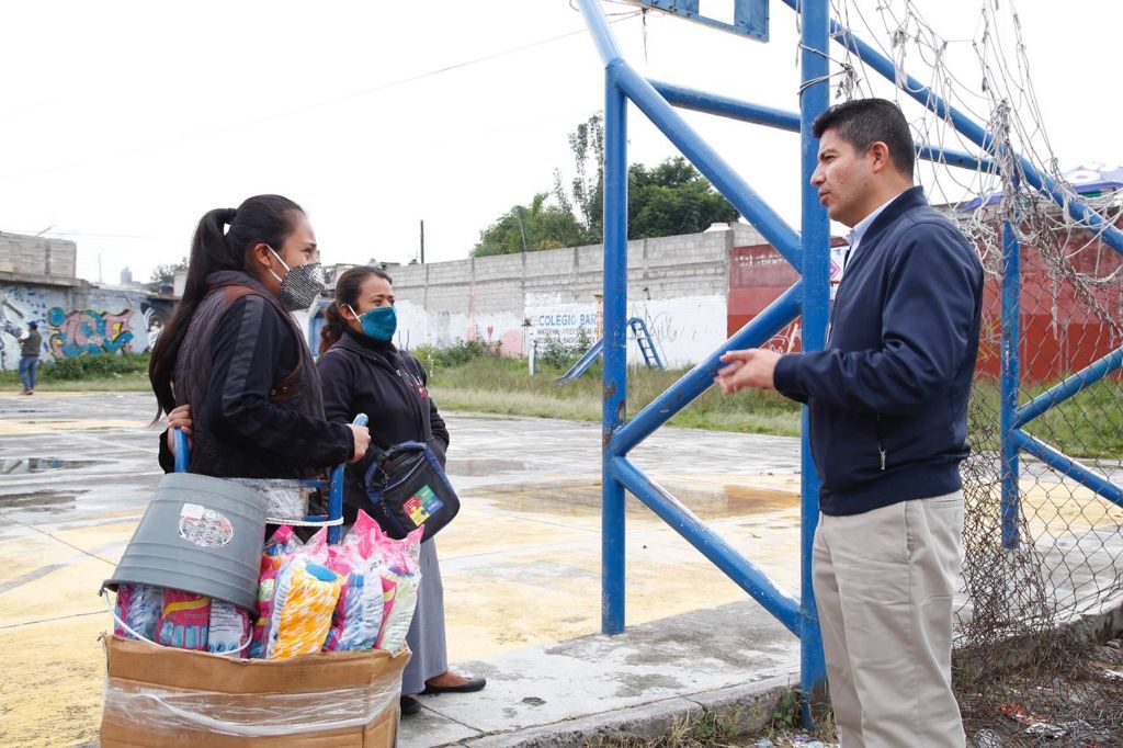 Refrenda Eduardo Rivera su compromiso de corregir el rumbo en la colonia Viveros del Valle