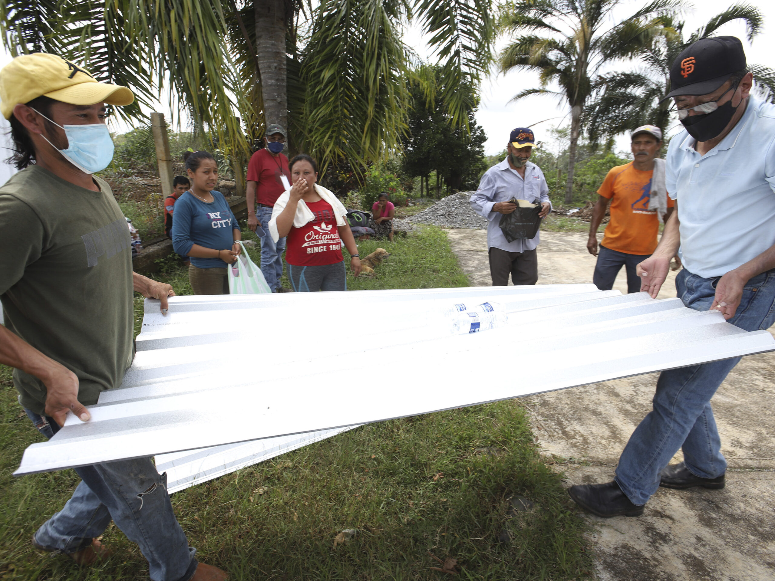 Concluye SEDIF primera semana de entrega de apoyos a damnificados por huracán “Grace”