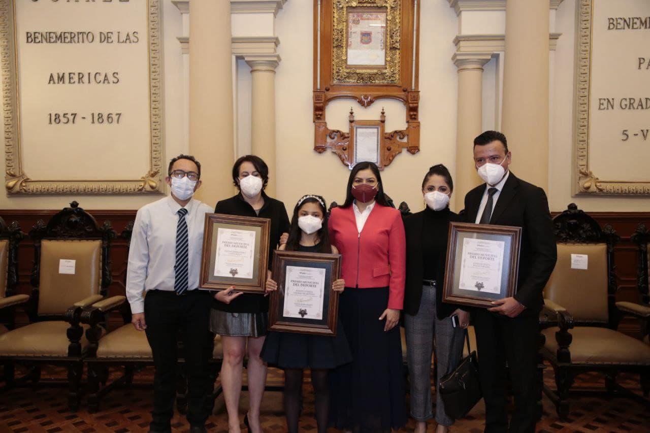 Ayuntamiento de Puebla reconoce mérito, docencia y participación deportiva