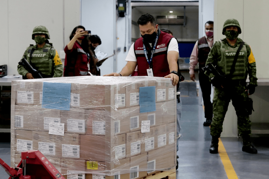 Llegan a Puebla medio millón de vacunas Aztra Zeneca y SinoVac