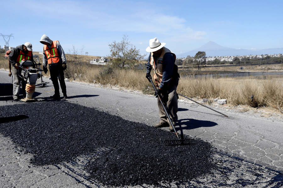 Se suma Eduardo Rivera al plan nacional de bacheo de AMLO